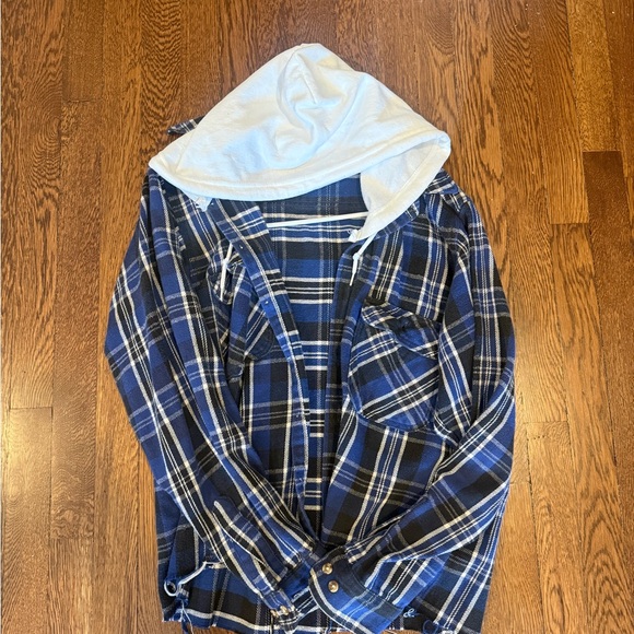 Custom made flannel - Picture 4 of 5